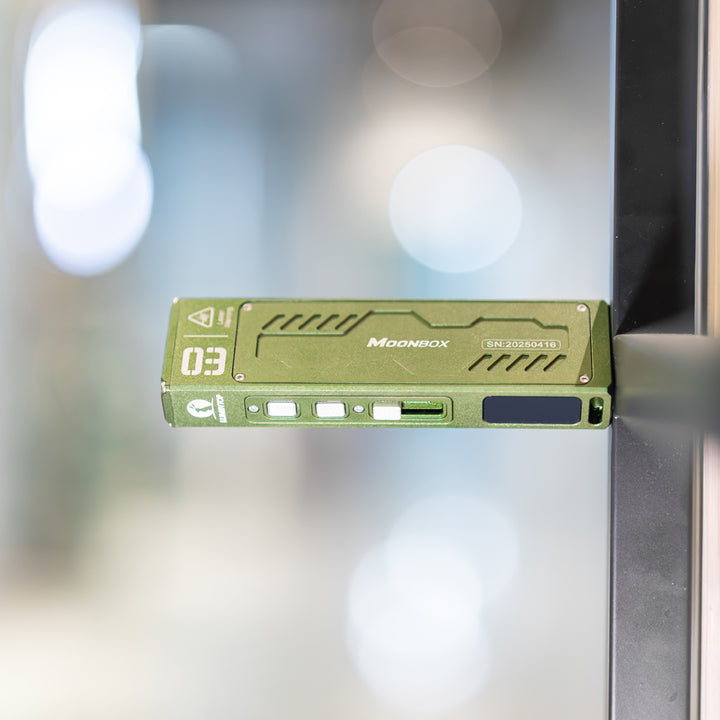 Moonbox 3.0 Magnetic tail cap design allows tail standing